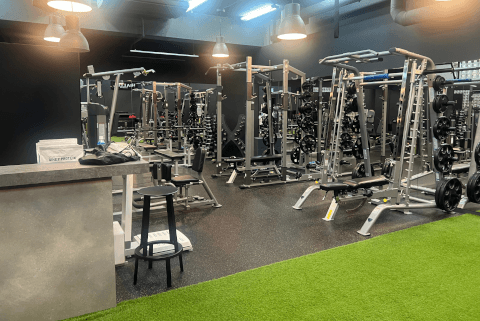 Dee GYM 代々木公園店