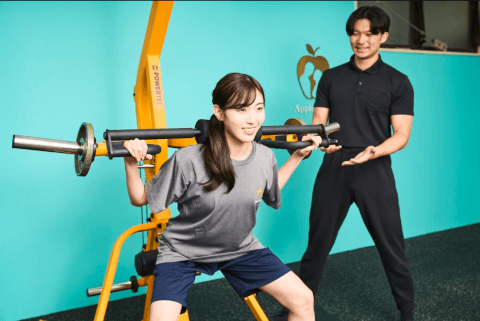 applegym_上野_パーソナルトレーニングを受ける女性