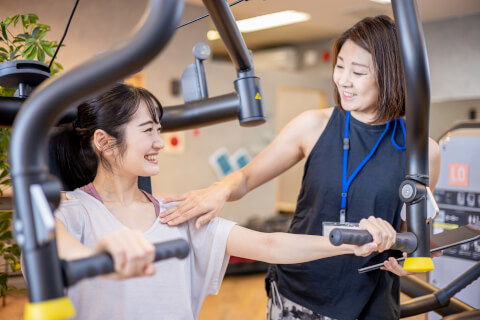 ジム_女性_チェストプレス