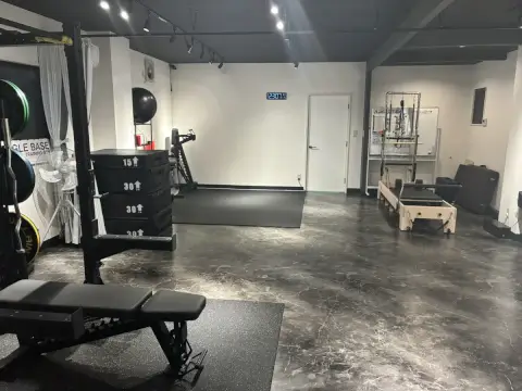 EAGLE BASE 石川台店の写真2