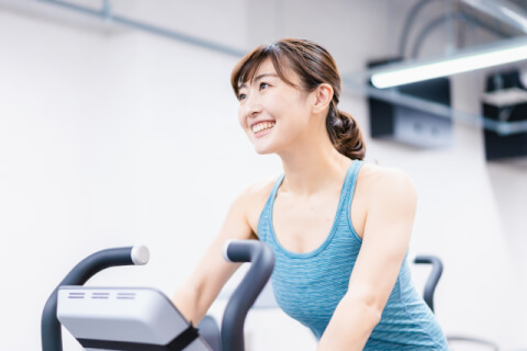 早朝トレーニング_ジム_女性