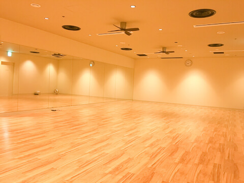 ホットヨガロイブ NU茶屋町店の写真3