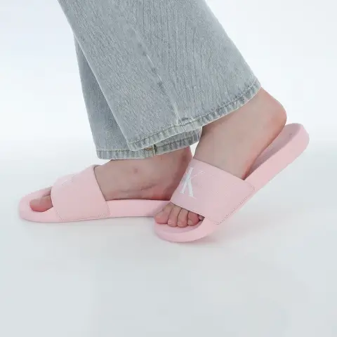 ジーンズ_サンダル_ジムNG例